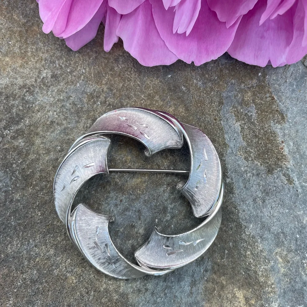 Vintage Brushed Silver Wreath Circle Ribbon Brooch